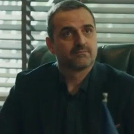 علیرضا آرا از بازیگران سریال شغال در نقش مهران