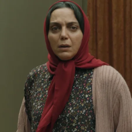 نسرین بابایی از بازیگران سریال شغال در نقش شکوه مادر آوا