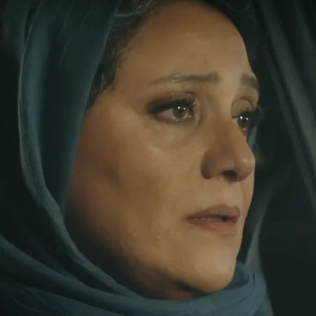 شبنم مقدمی بازیگر نقش سیمین شمس در سریال شغال