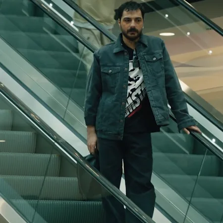 سجاد بابایی از بازیگران سریال شغال در نقش سیاوش