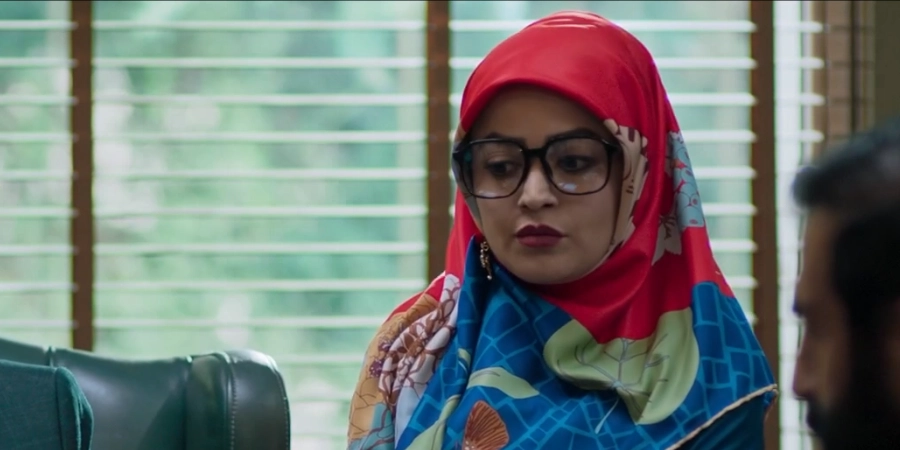 سمانه منیری بازیگر نقش منشی در سریال اجل معلق